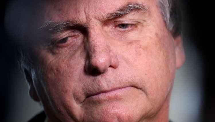 Por 5 votos a 2, TSE torna Bolsonaro inelegível por oito anos