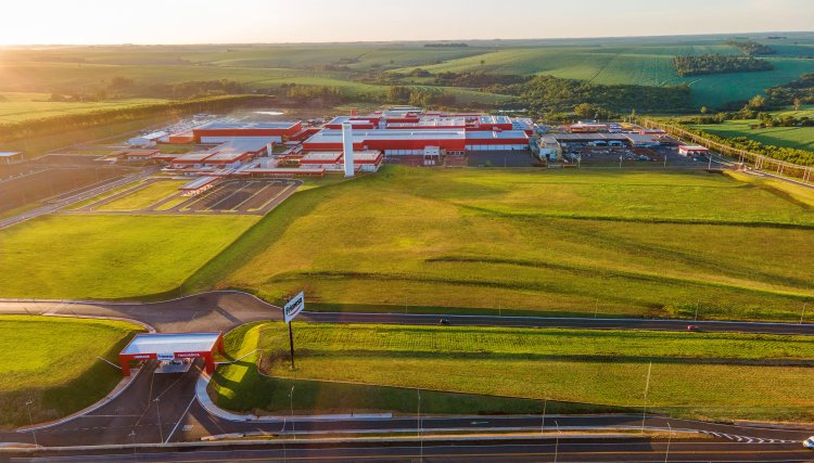 Frimesa e BRDE firmam o primeiro contrato com recursos de Letras de Crédito do Agronegócio no PR