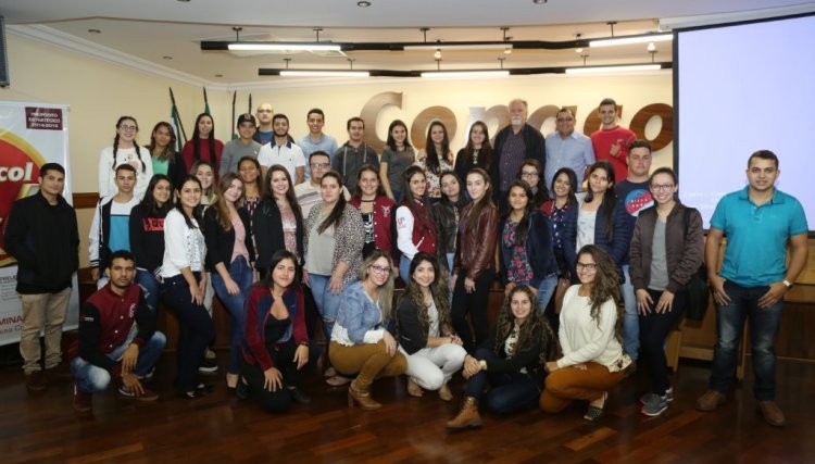 Acadêmicos da Unipar visitam a Copacol 