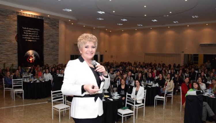 A presidente do Sicredi Maura Carrara, vai encerrar palestras da Acicaf no mês da mulher