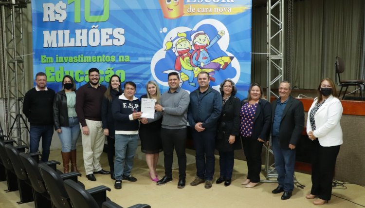 Valtinho e Micheletto apresentam Programa Minha Escola de Cara Nova com investimentos de R$ 10 milhões em  educação, veja o vídeo 
